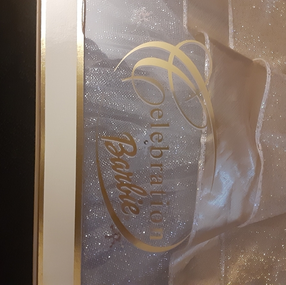 2000 Celebration Barbie - Picture 5 of 8